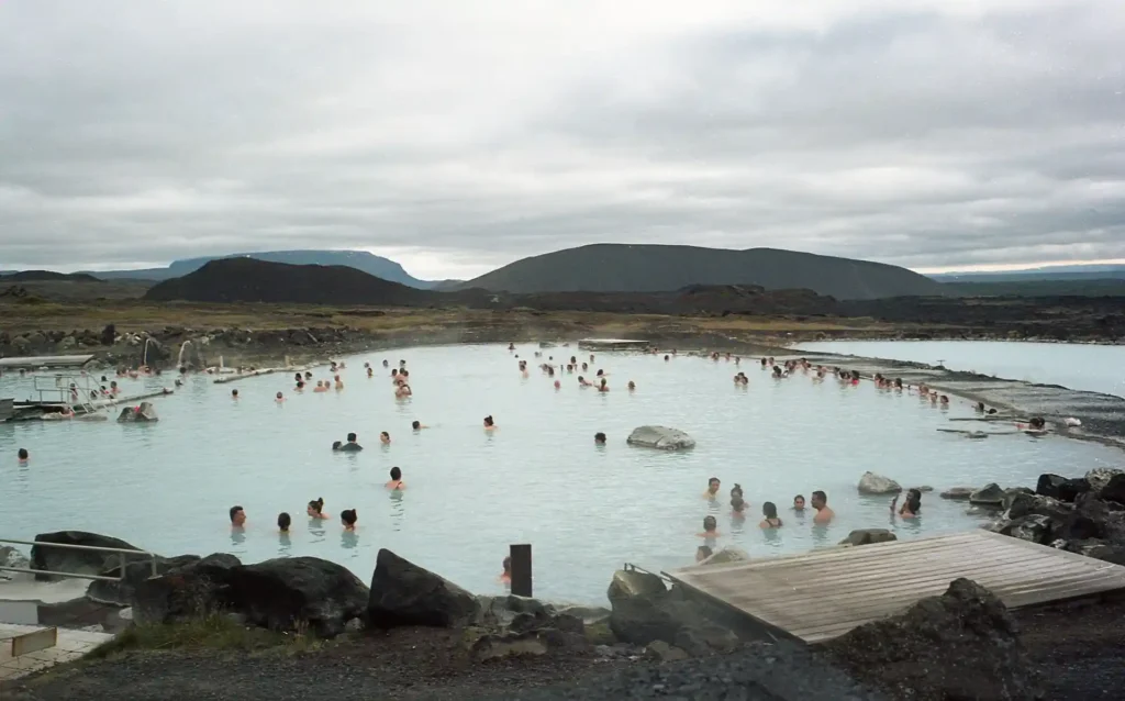 Blue Lagoon Iceland – Geothermal Waters, Icelandic Flavors, and Local Culture