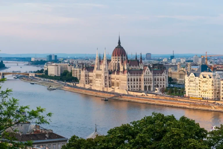 Hungarian Parliament Building – Budapest’s Architectural Icon, Hungarian Cuisine, and Local Markets