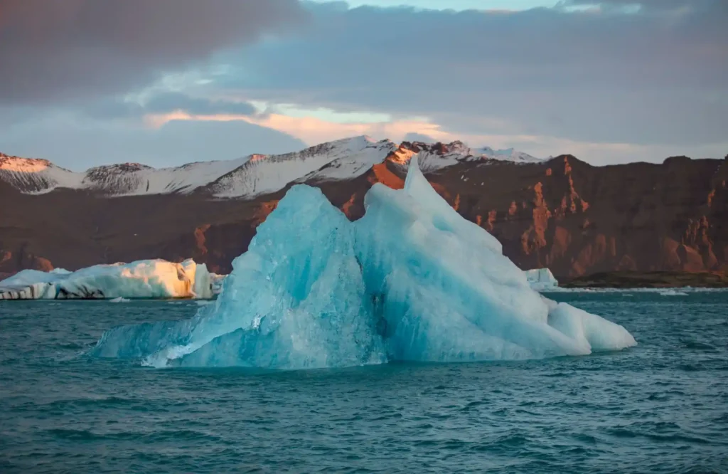 Jökulsárlón Iceland – Glaciers, Beaches, Local Food, and Scenic Markets