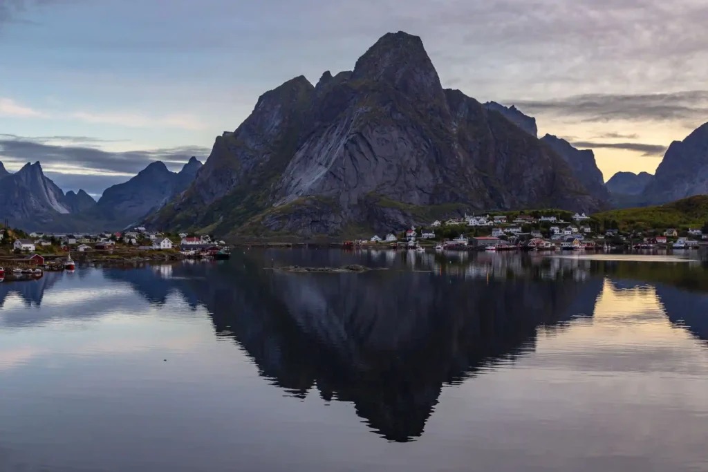 Lofoten Islands – Norway’s Arctic Paradise of Beaches, Seafood, and Coastal Markets