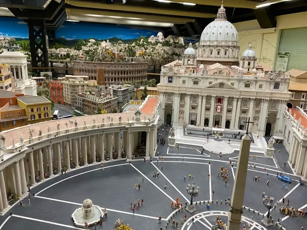 Miniatur Wunderland – Hamburg’s Fascinating World of Miniatures, Local Food, and Markets