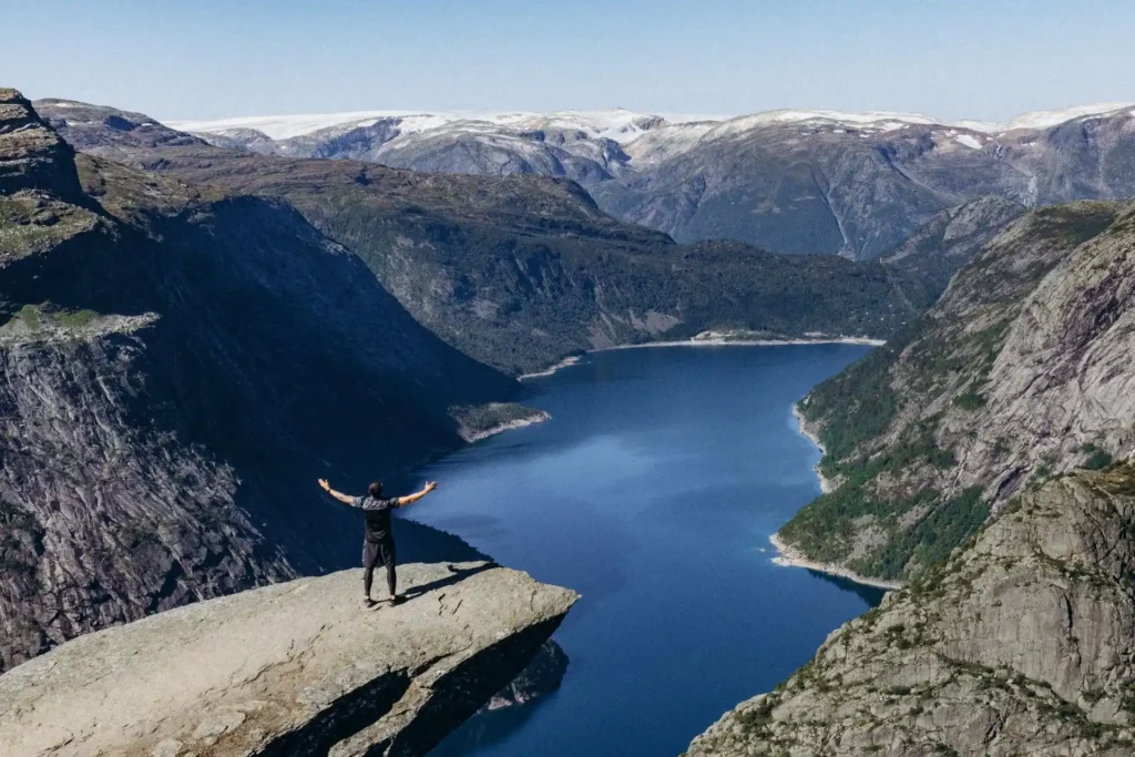 Trolltunga Norway – Iconic Cliff Views, Alpine Lakes, and Mountain Adventure